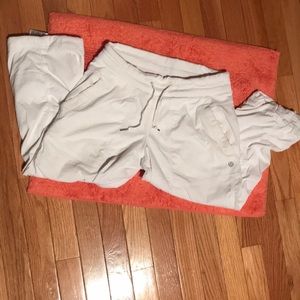 Lightly worn lululemon athletica crop white pants